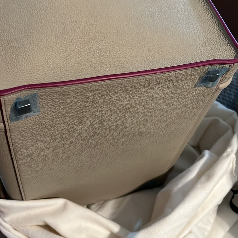 Brand NEW Céline - Picture 11 of 12
